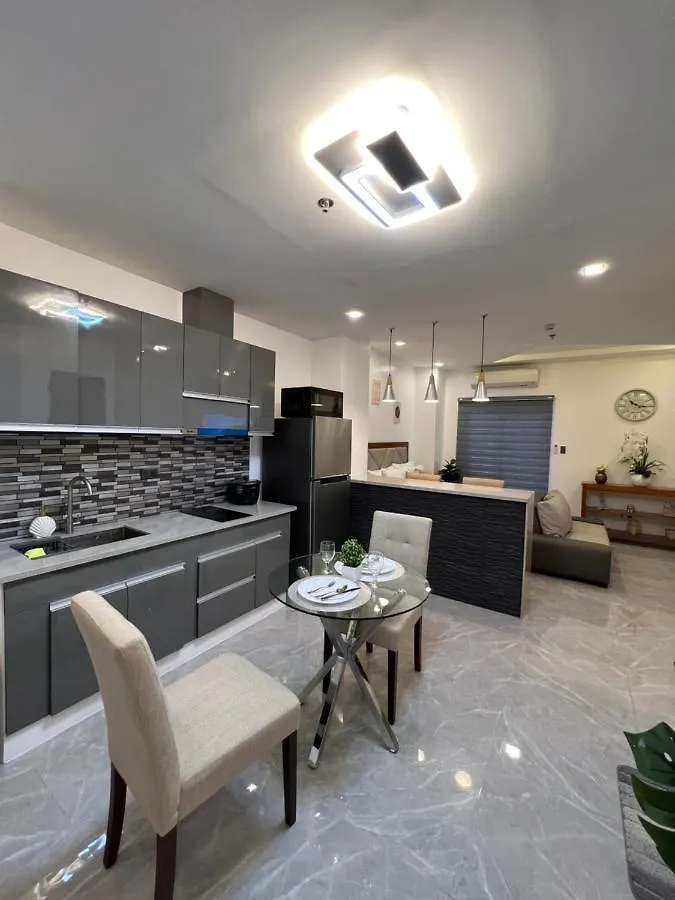 ***** ホテル Luxury Cabin Near Fields Avenue アンヘレス フィリピン